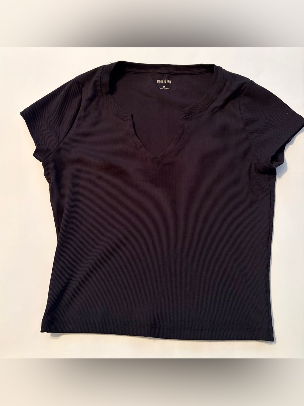 Hollister Ladies Black Ribbed V-Neck Short Sleeve Tee Medium soft knit